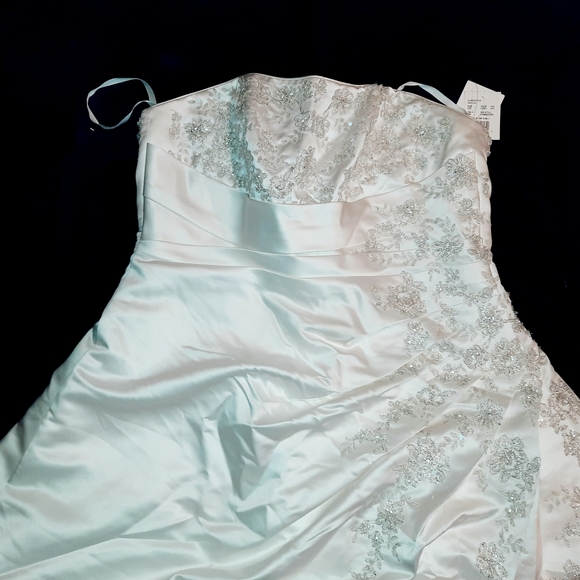 New Wedding Dresse - Picture 5 of 6